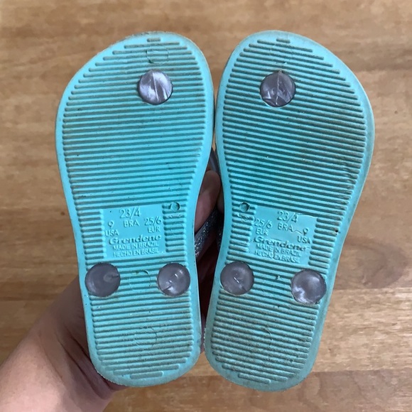 Sparkly bow flip flops! - Picture 3 of 3